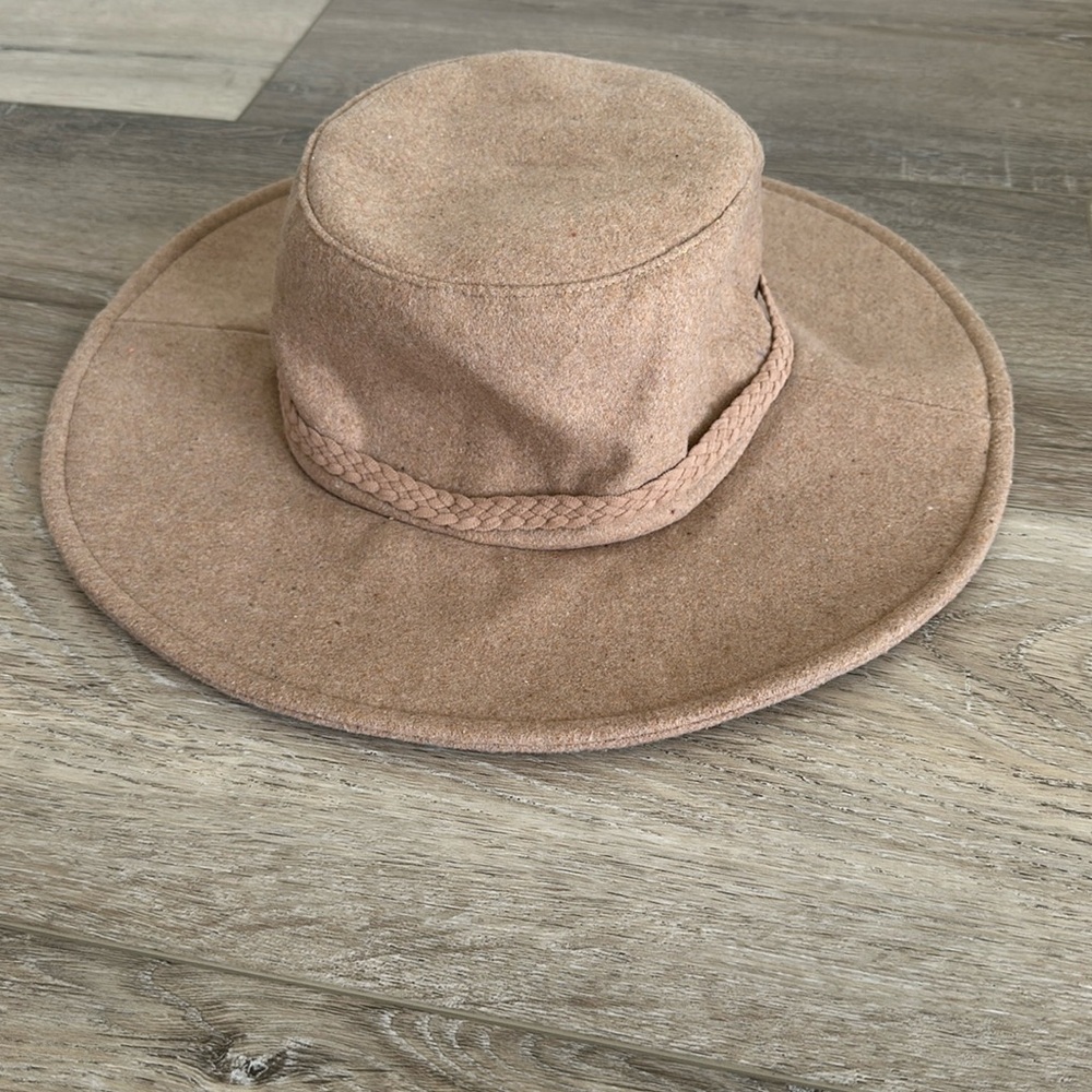 ASN floppy hat, tan color, has strong to tighten